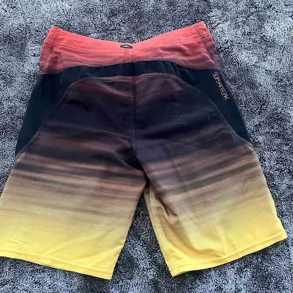 O’Neill board shorts - Picture 2 of 3